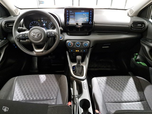 TOYOTA YARIS 10