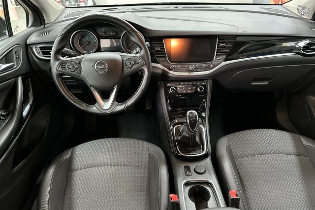 Opel Astra 9