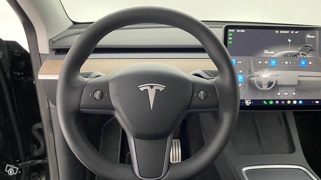 Tesla Model Y 14