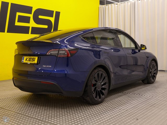 Tesla Model Y 2