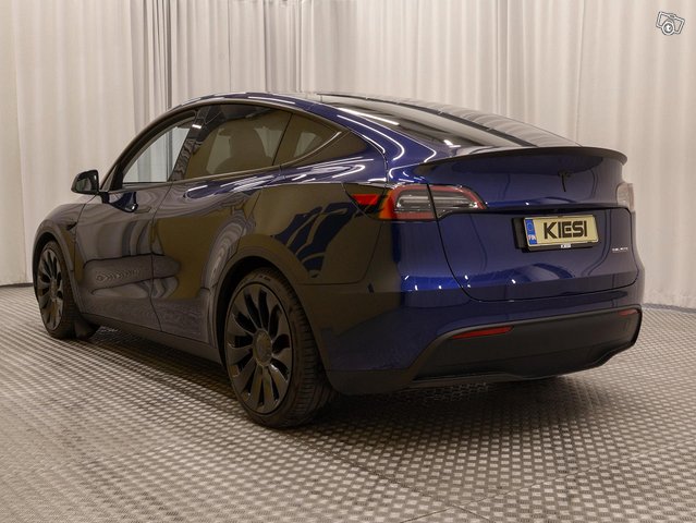 Tesla Model Y 5