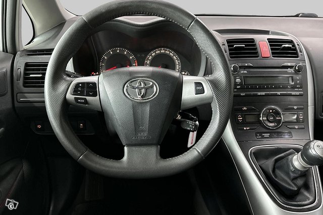 Toyota Auris 13