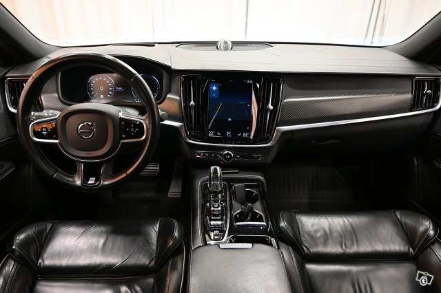 Volvo S90 16