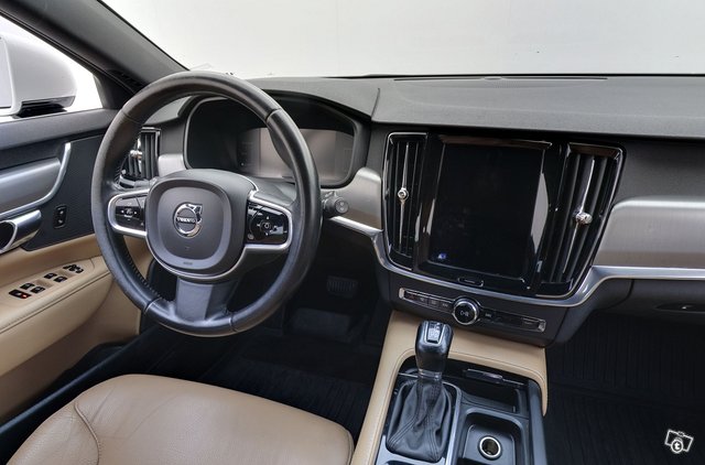 Volvo V90 9