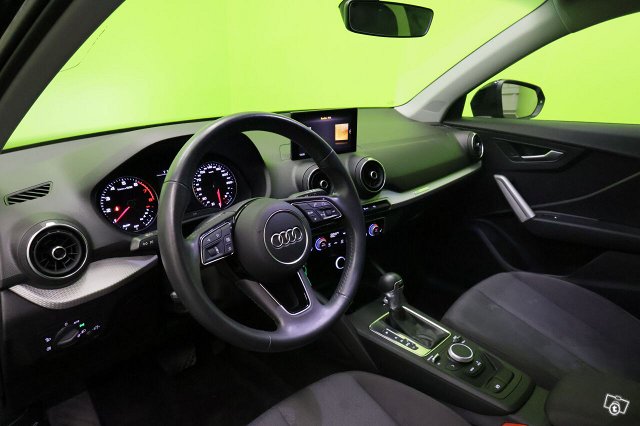 Audi Q2 12