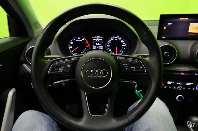 Audi Q2 14