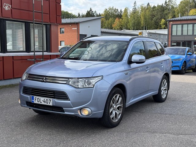 Mitsubishi Outlander PHEV 3