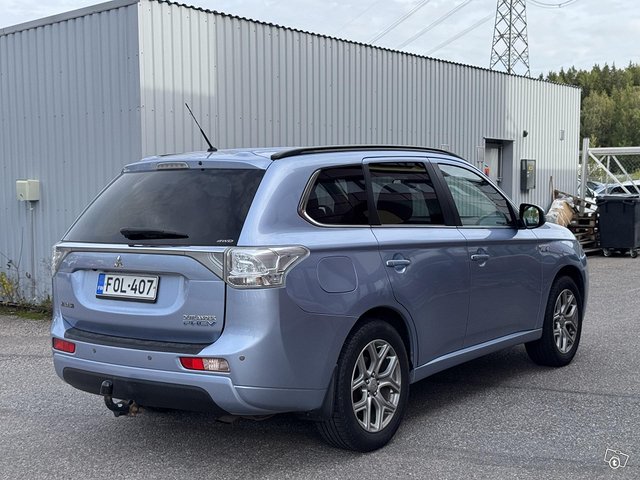 Mitsubishi Outlander PHEV 5