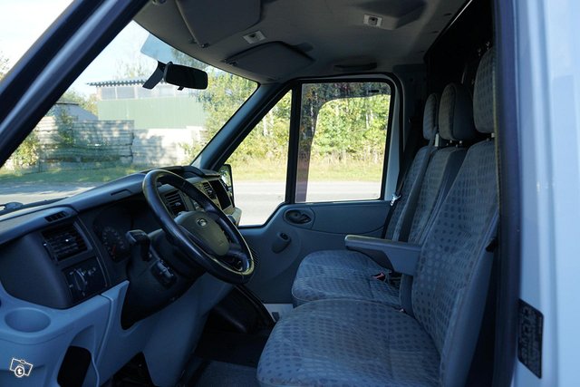 Ford Transit 9