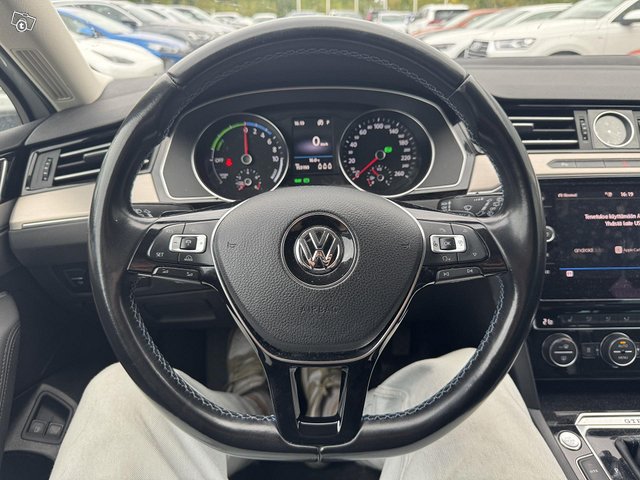 Volkswagen Passat 11