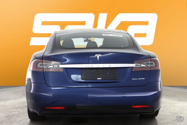 Tesla Model S 7