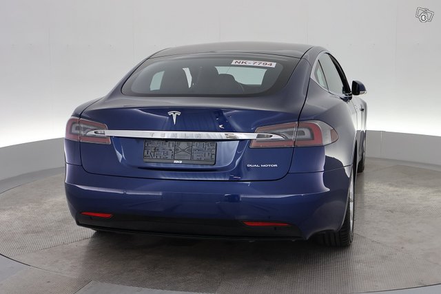 Tesla Model S 10