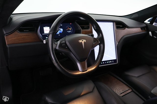 Tesla Model S 12