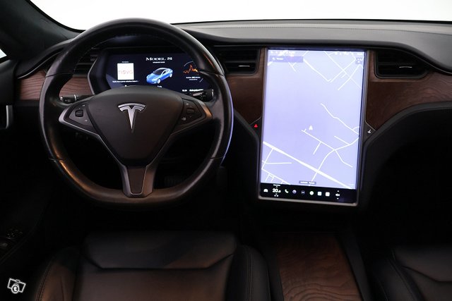 Tesla Model S 17