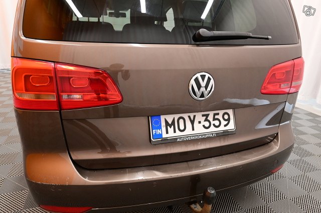 Volkswagen Touran 8