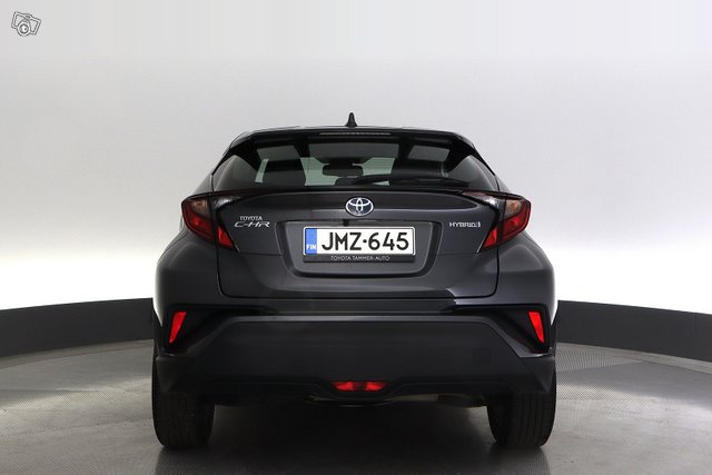 Toyota C-HR 4