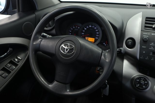 Toyota RAV4 16