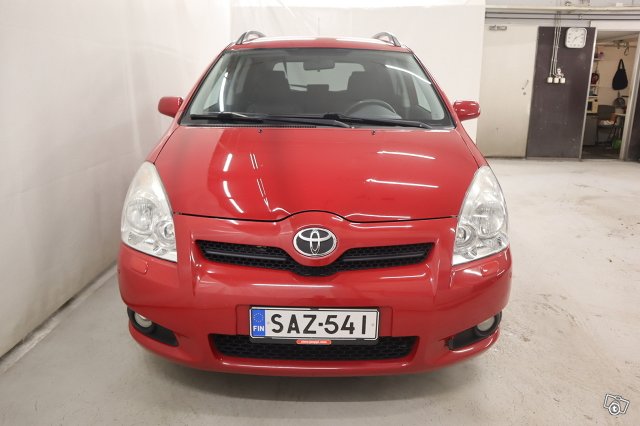 Toyota Corolla Verso 2