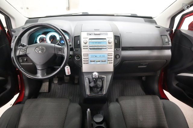 Toyota Corolla Verso 14