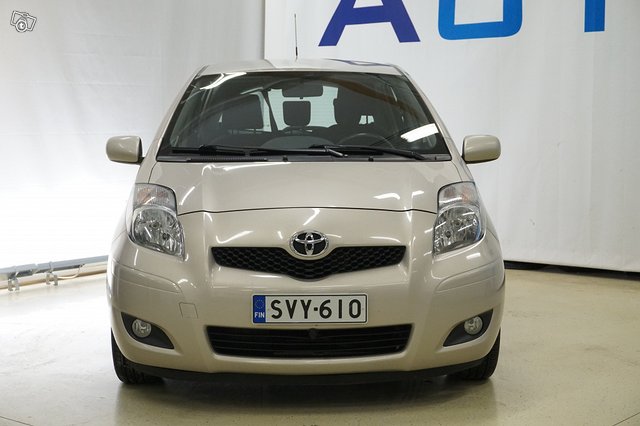 Toyota Yaris 2