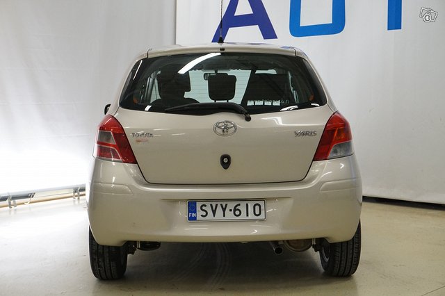 Toyota Yaris 5