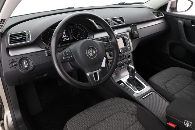 VOLKSWAGEN Passat 11