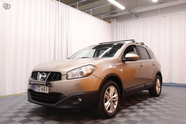 Nissan Qashqai+2 4