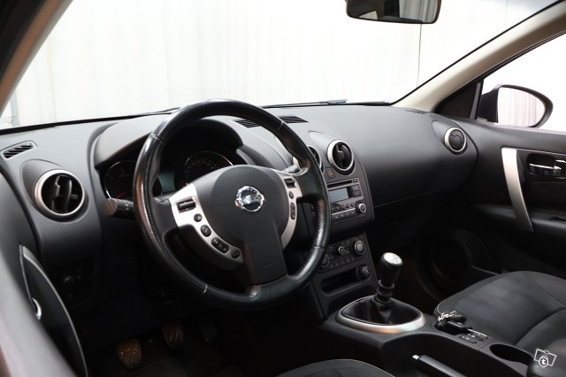 Nissan Qashqai+2 15