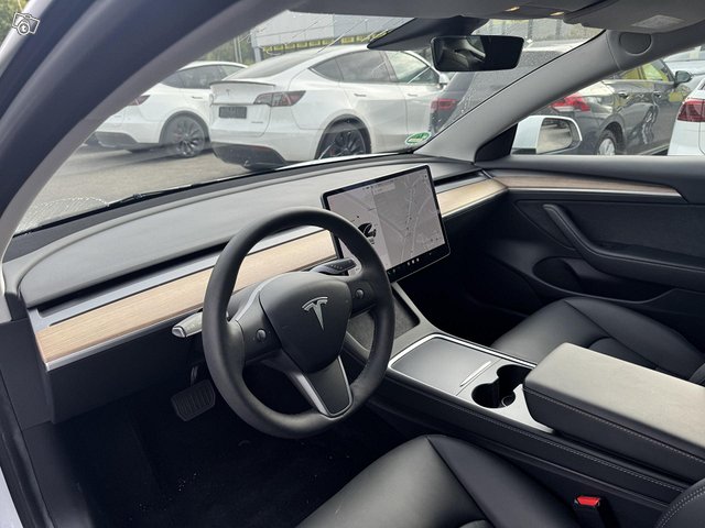 Tesla Model 3 5