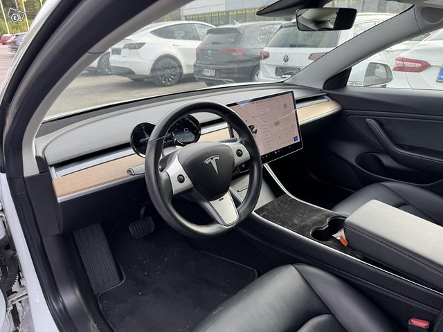 Tesla Model 3 5