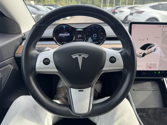 Tesla Model 3 8