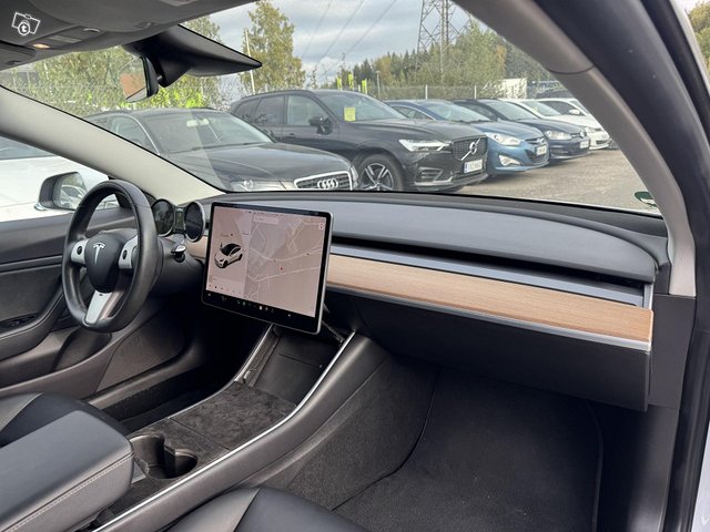 Tesla Model 3 14