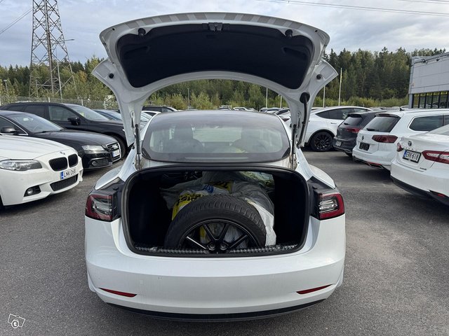 Tesla Model 3 16