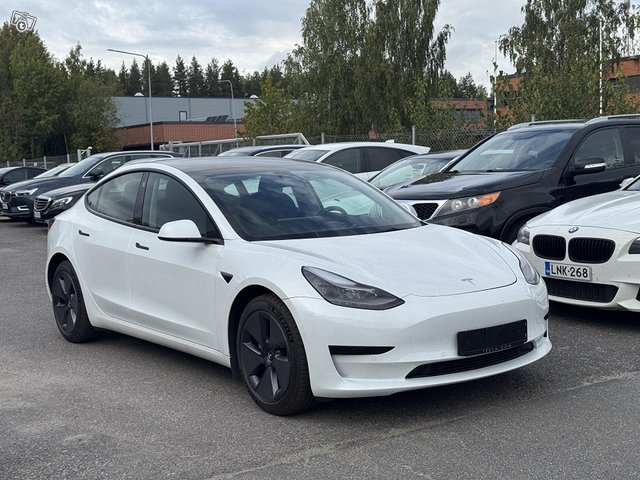 Tesla Model 3 2