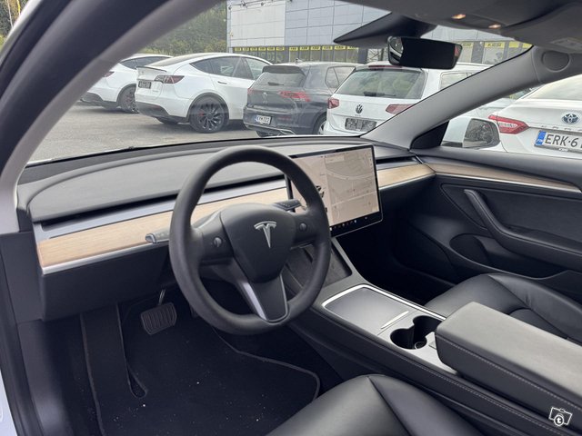 Tesla Model 3 7