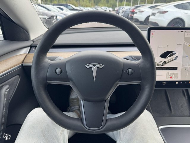 Tesla Model 3 11