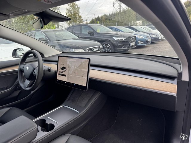 Tesla Model 3 16