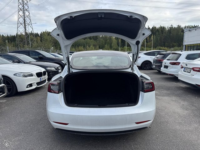 Tesla Model 3 20