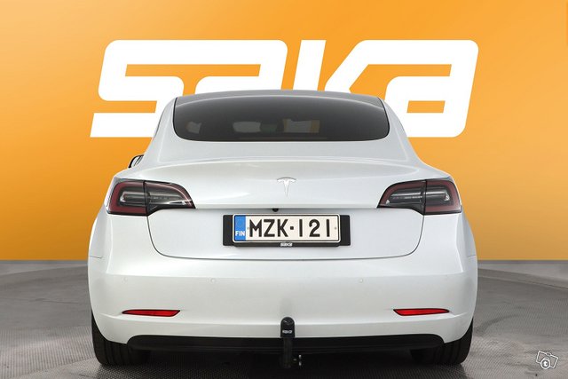 Tesla Model 3 7