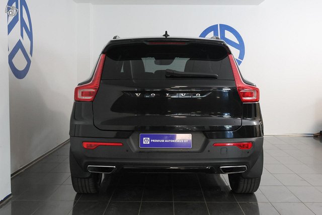 Volvo XC40 3