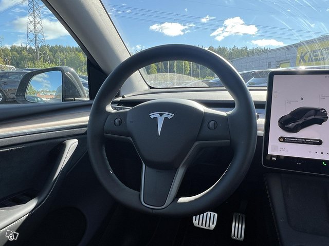 Tesla Model Y 5