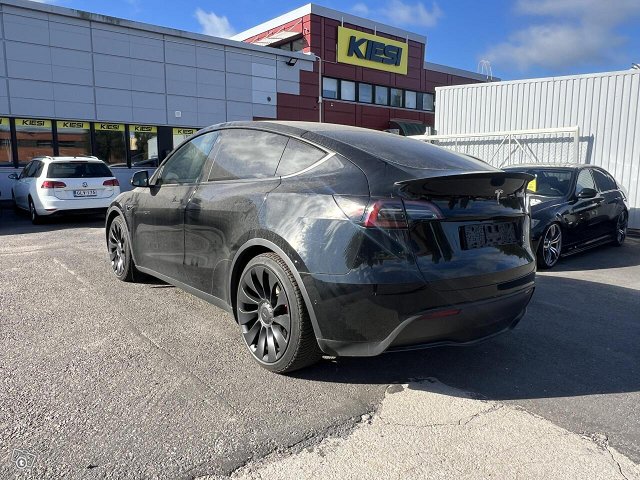 Tesla Model Y 5