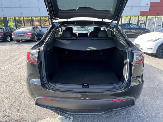 Tesla Model Y 19