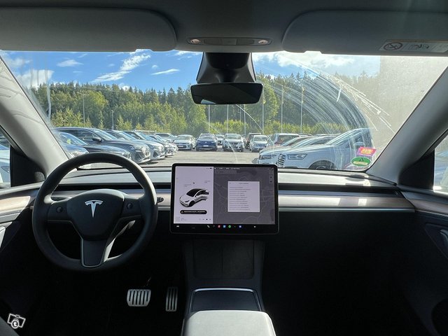 Tesla Model Y 10