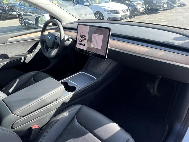 Tesla Model Y 20