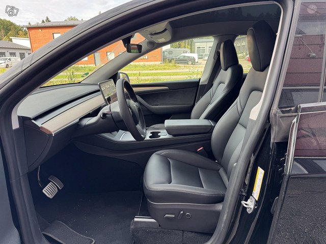 Tesla Model Y 7