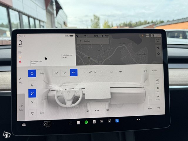 Tesla Model Y 13