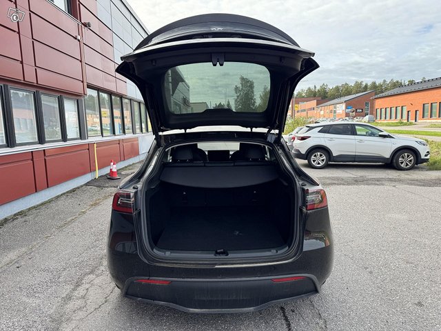 Tesla Model Y 24