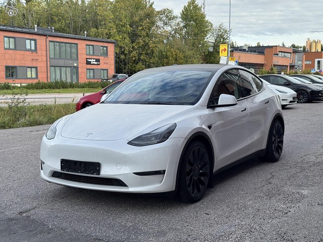 Tesla Model Y 2