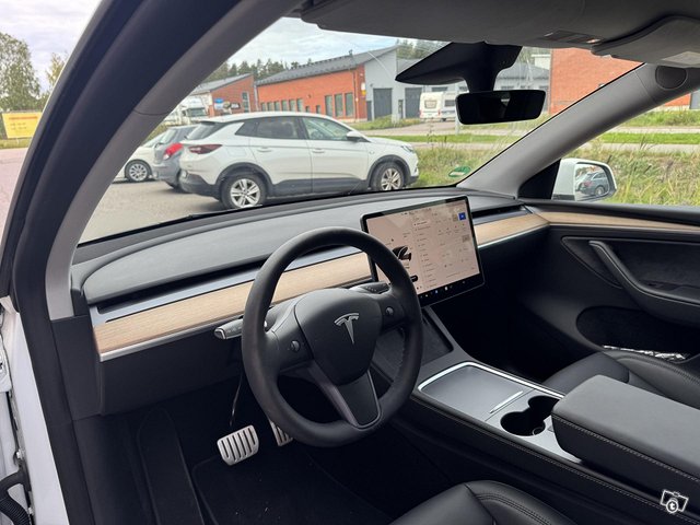 Tesla Model Y 7